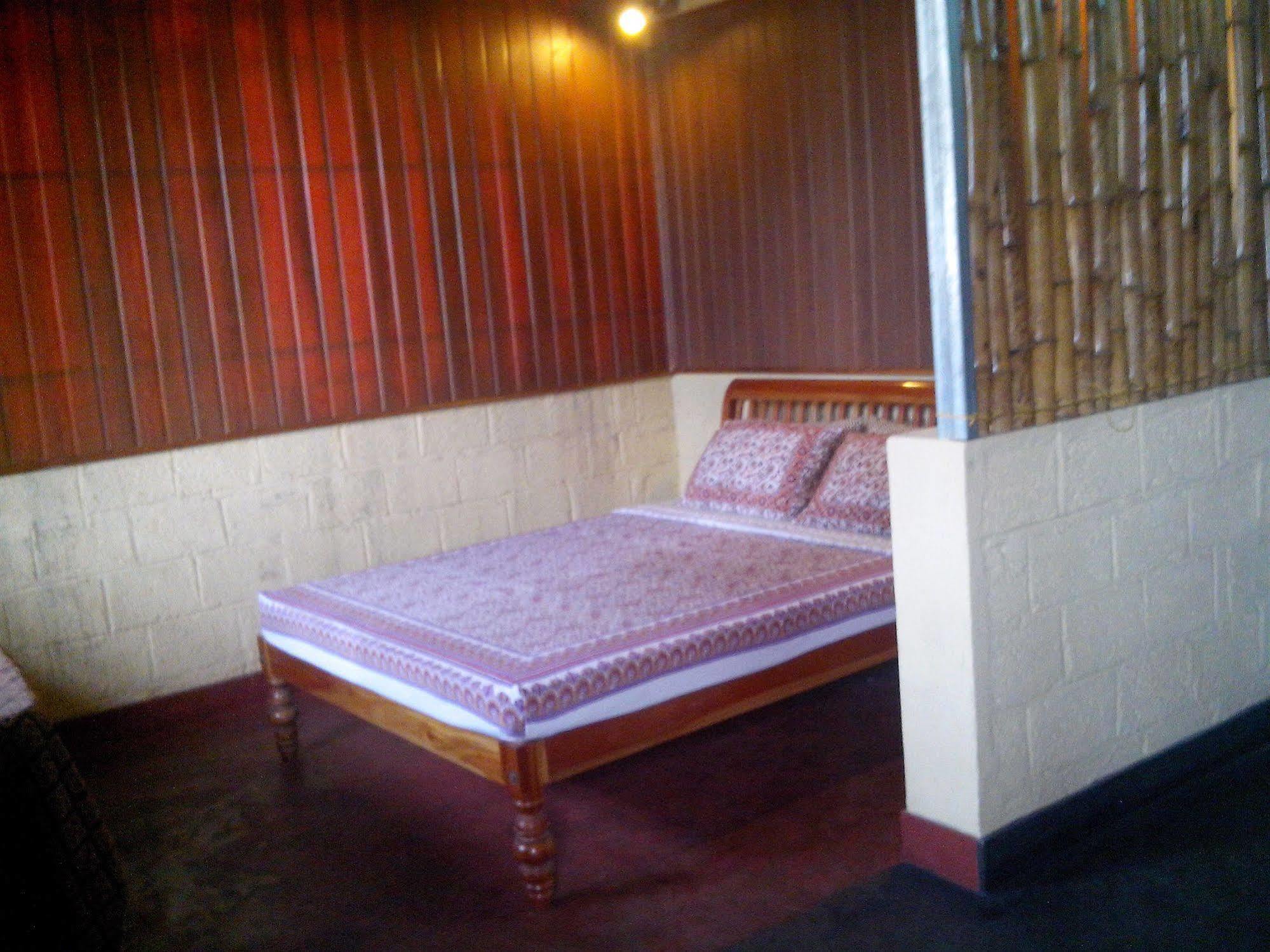 Adams Wood House Ayurveda Homestay Kochi Exterior photo