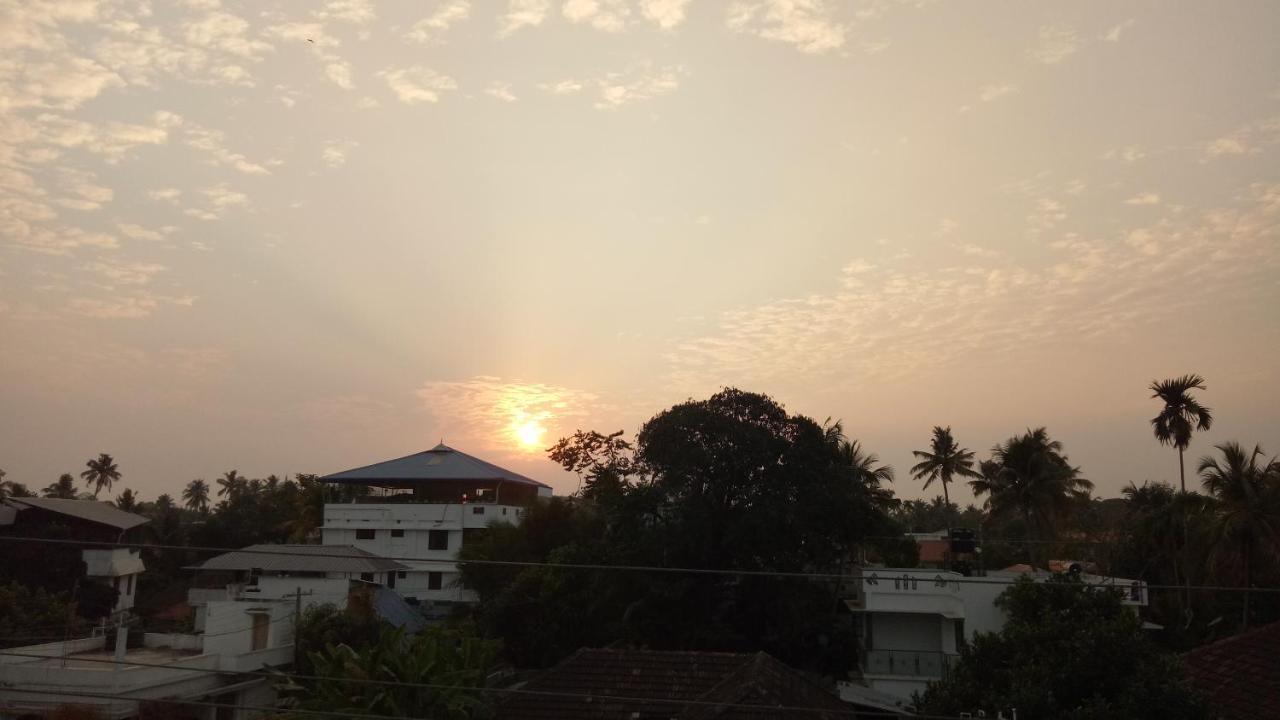 Adams Wood House Ayurveda Homestay Kochi Exterior photo
